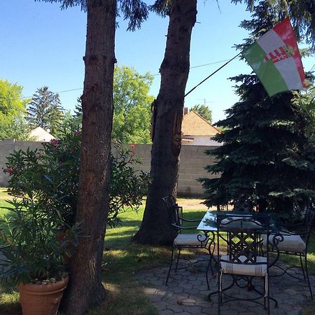 Kocsis Apartman Es Camping Мошонмадяровар Екстер'єр фото