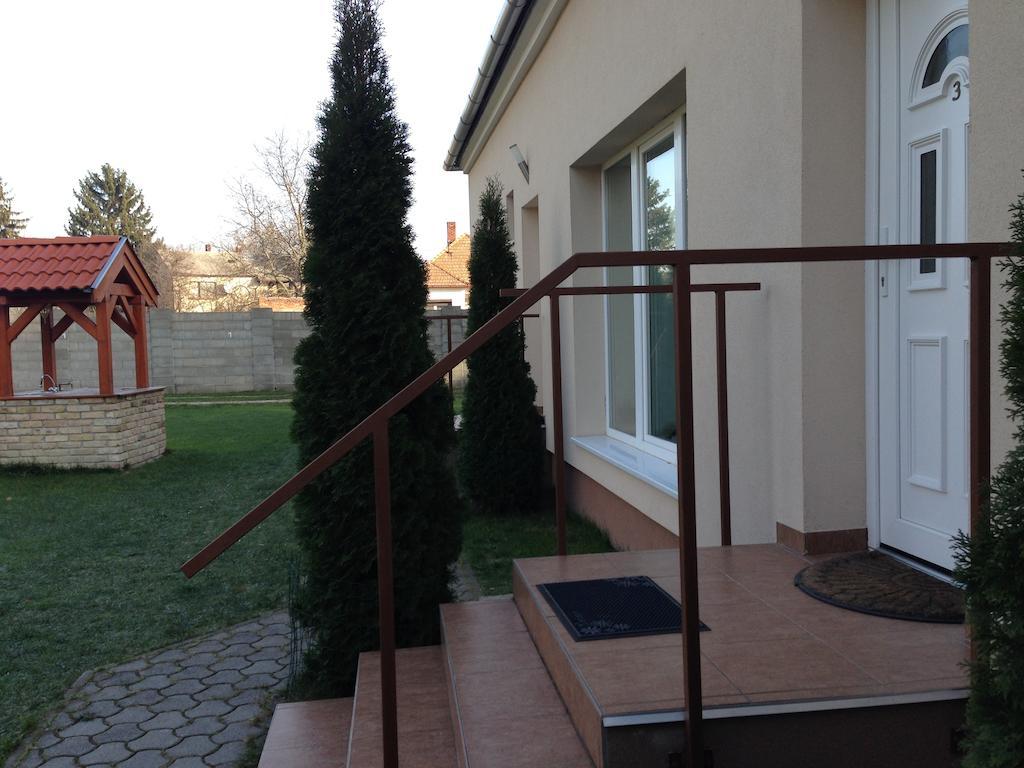 Kocsis Apartman Es Camping Мошонмадяровар Номер фото